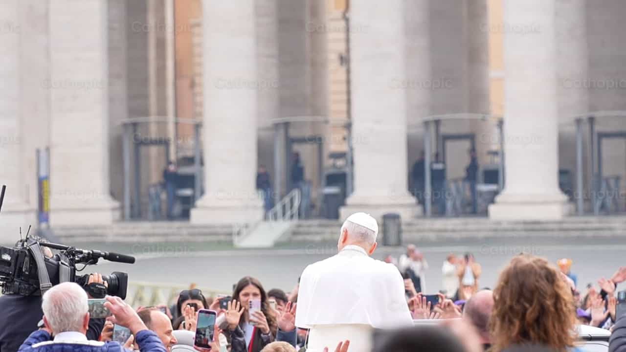 Papa León XIV en la Plaza de San Pedro - Banco de vídeos católicos