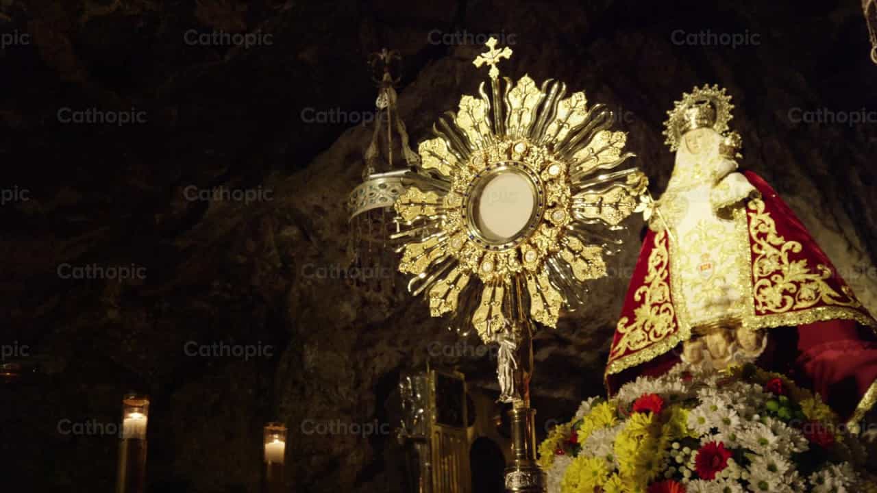The Eucharist and the Virgin Mary - Catholic stock videos - Photo by Catholic Stuff