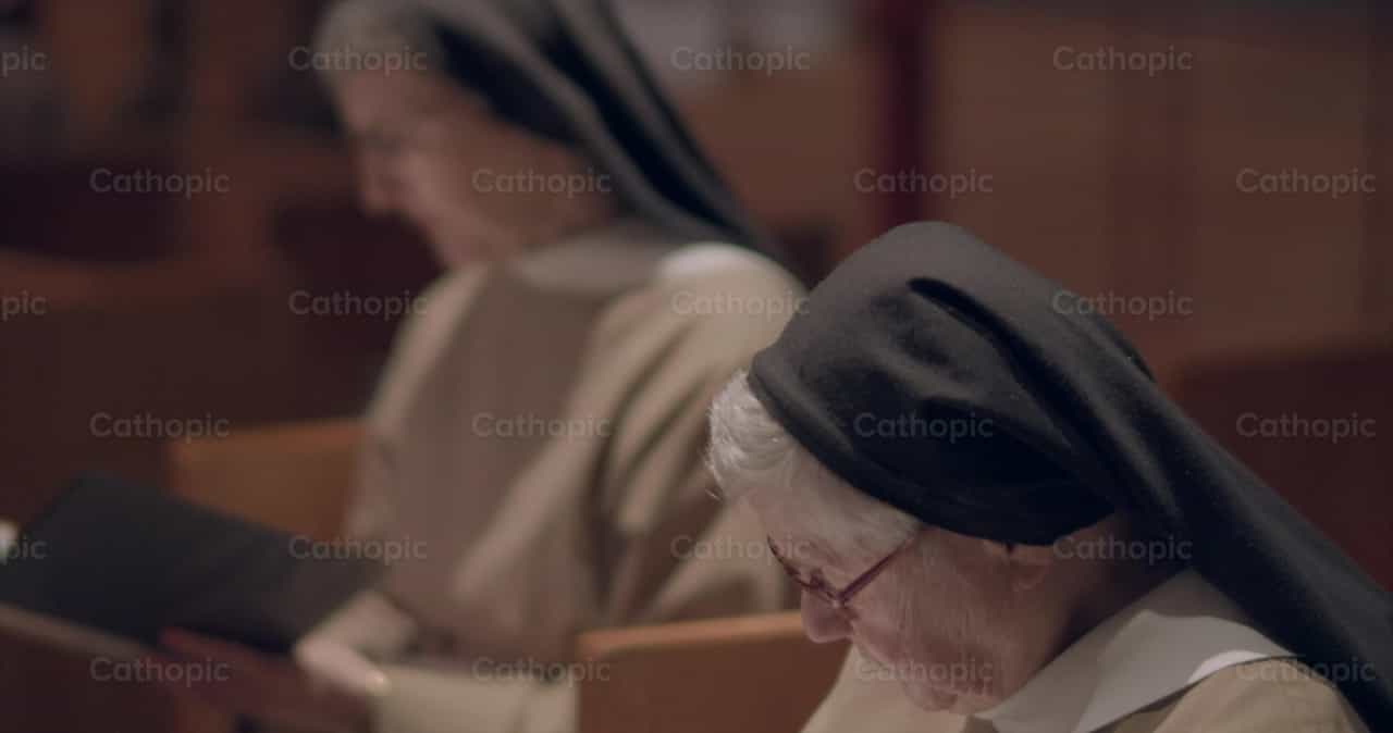 Monja catolica: Hermana Clarisa - Banco de vídeos católicos