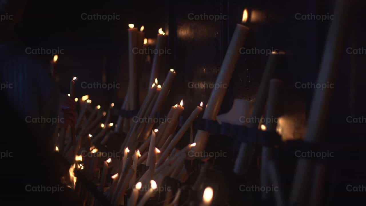 Velas encendidas - Banco de vídeos católicos