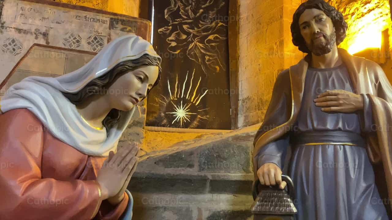 Sagrada Familia - Banco de vídeos católicos - Fotografía por Saul Ibarra