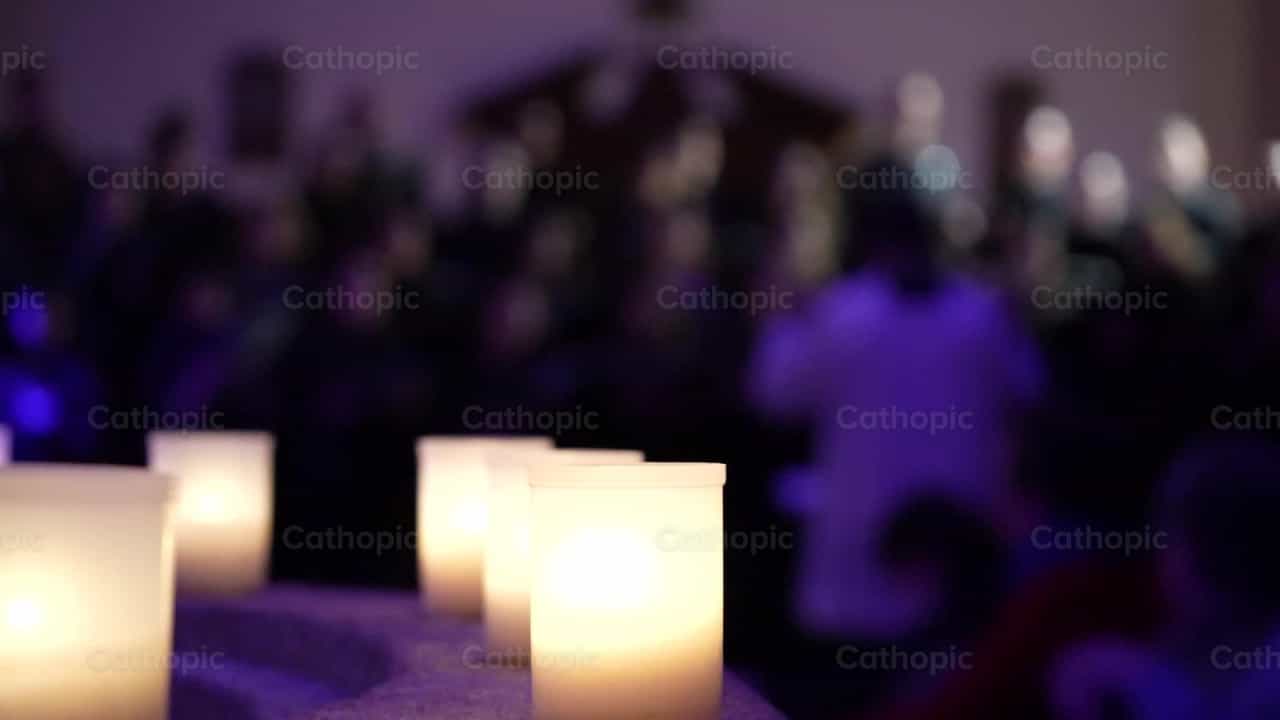 Velas na igreja - Vídeos católicos de stock