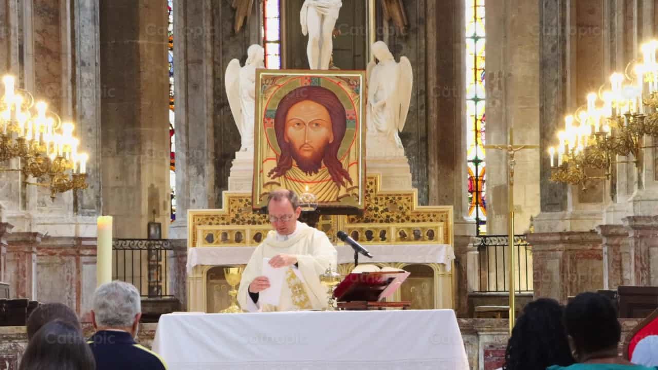 Ofertorio - Banco de vídeos católicos - Fotografía por Saul Ibarra