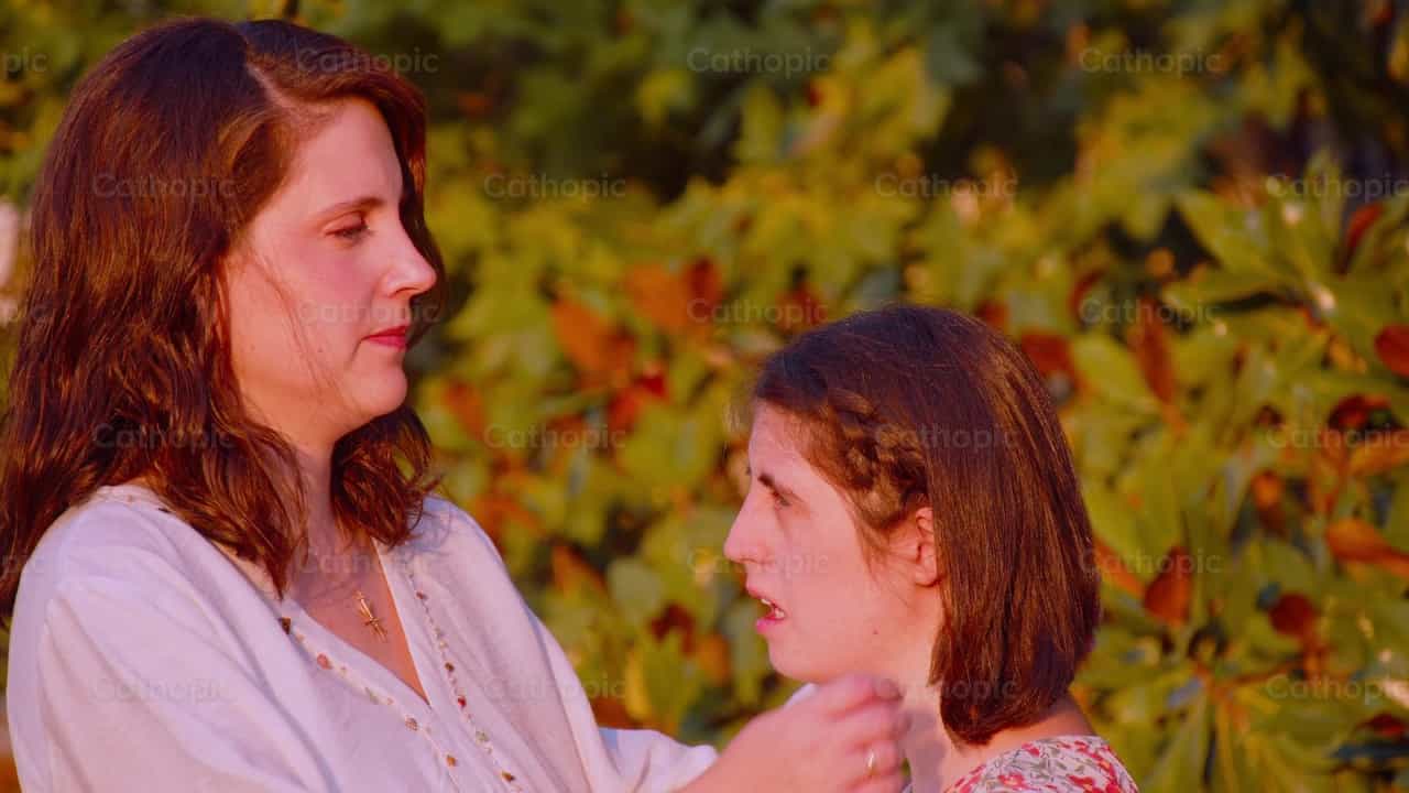 Amor a los que más lo necesitan - Banco de vídeos católicos - Fotografía por Almures Studio