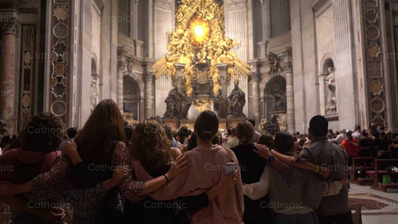 Jovenes cantando - Banco de vídeos católicos - Fotografía por Lupe Belmonte