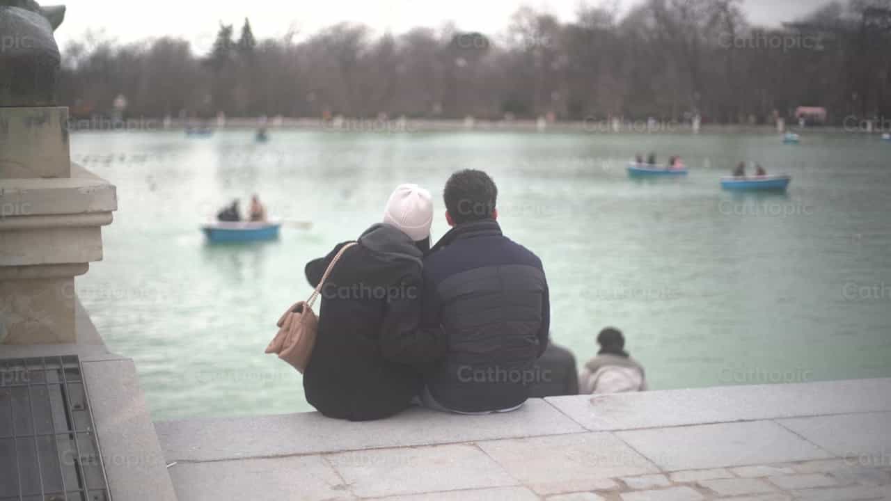 Couple in the park - Catholic stock videos - Photo by Lupe Belmonte