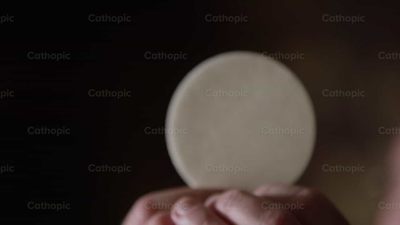 Lamb of God - Primer plano de la misa - Banco de vídeos católicos - Fotografía por Catholic Stuff