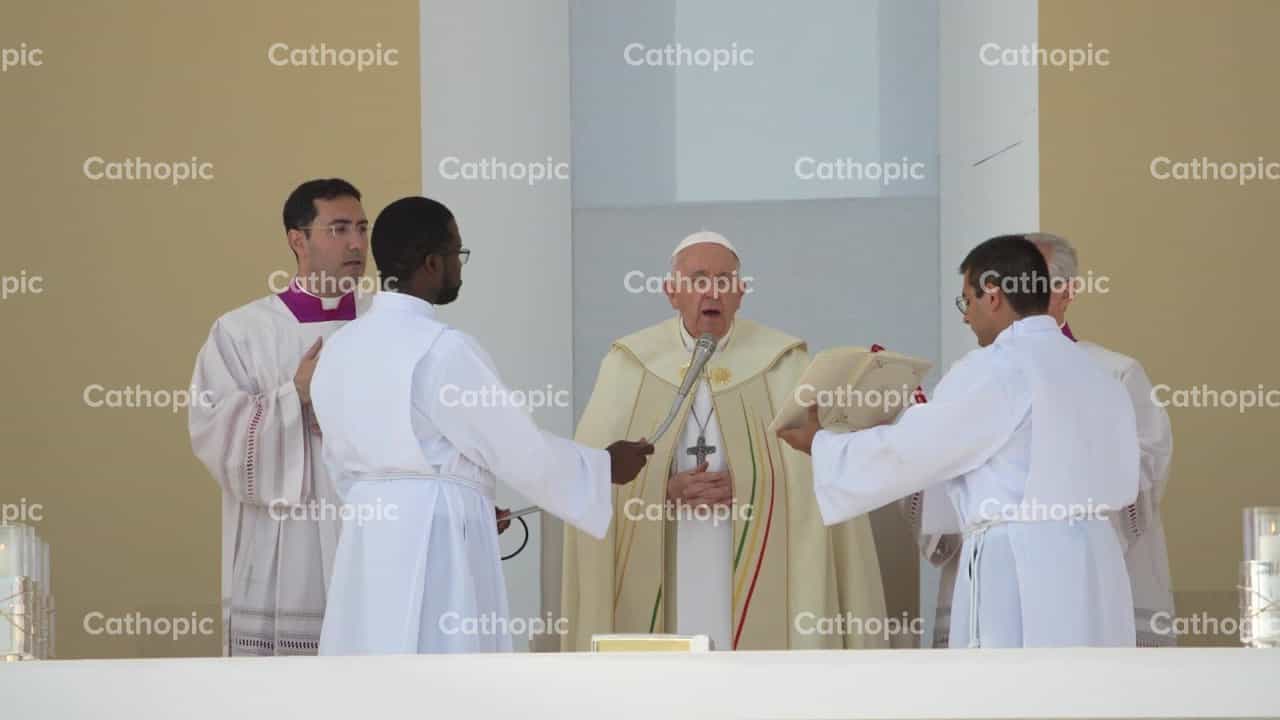 Papa Francisco presidiendo misa de JMJ - Banco de vídeos católicos