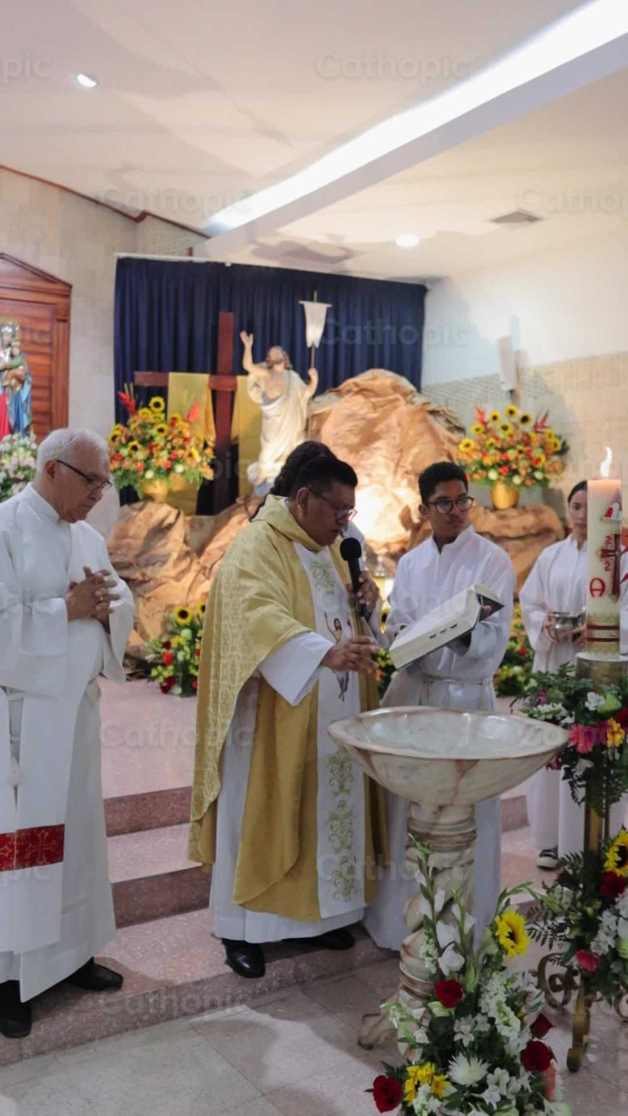 Bendicion del Agua - Banco de vídeos católicos