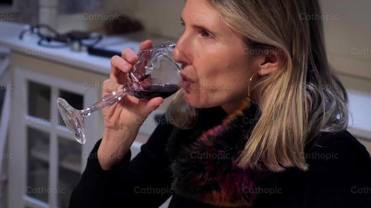 Cena de navidad en familia - Banco de vídeos católicos - Fotografía por Almures Studio
