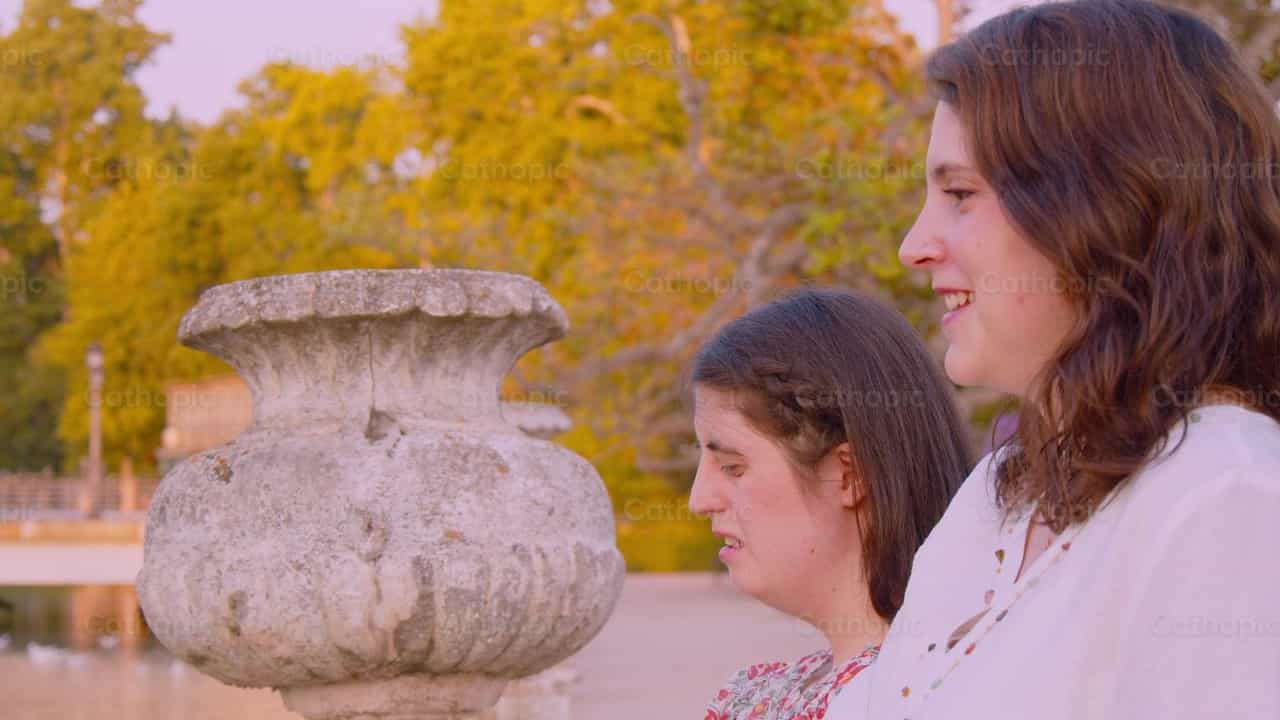 Tirando piedras al rio - Banco de vídeos católicos - Fotografía por Almures Studio