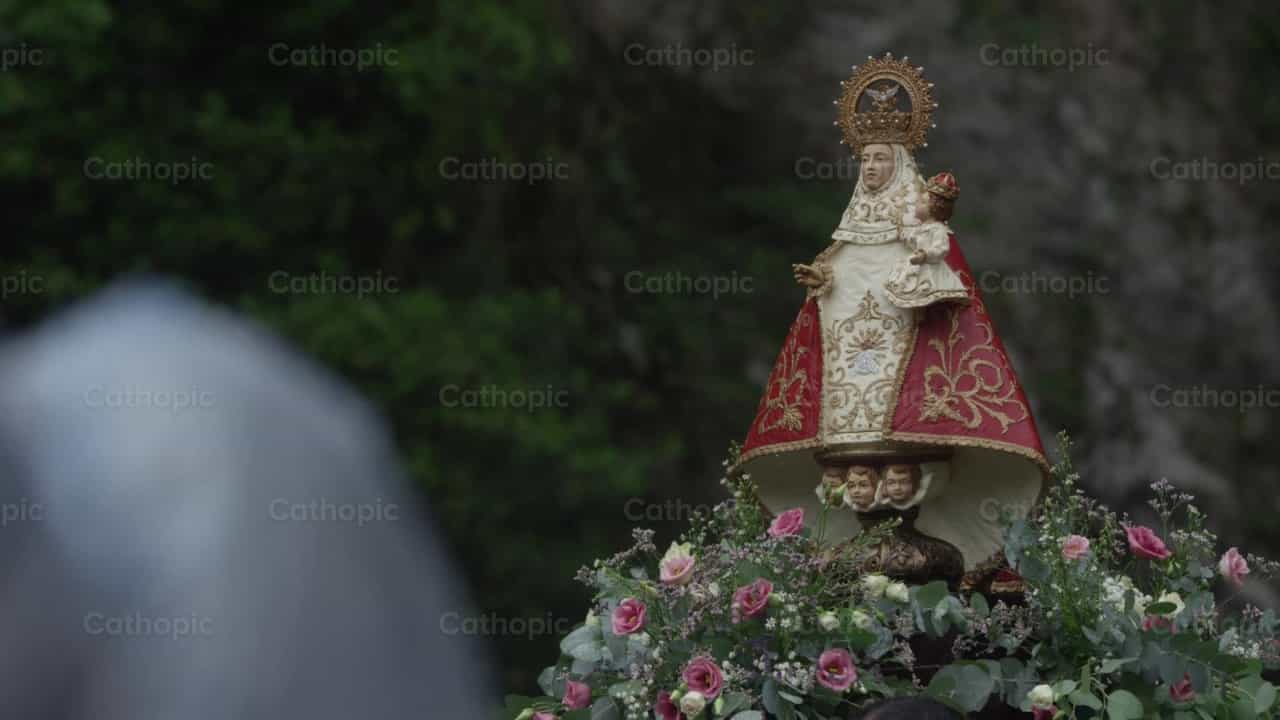 Vierge de Covadonga - Vidéos catholiques de stock - Photo de Catholic Stuff