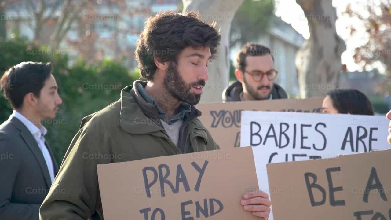 Jóvenes en la Marcha Pro Vida - Banco de vídeos católicos