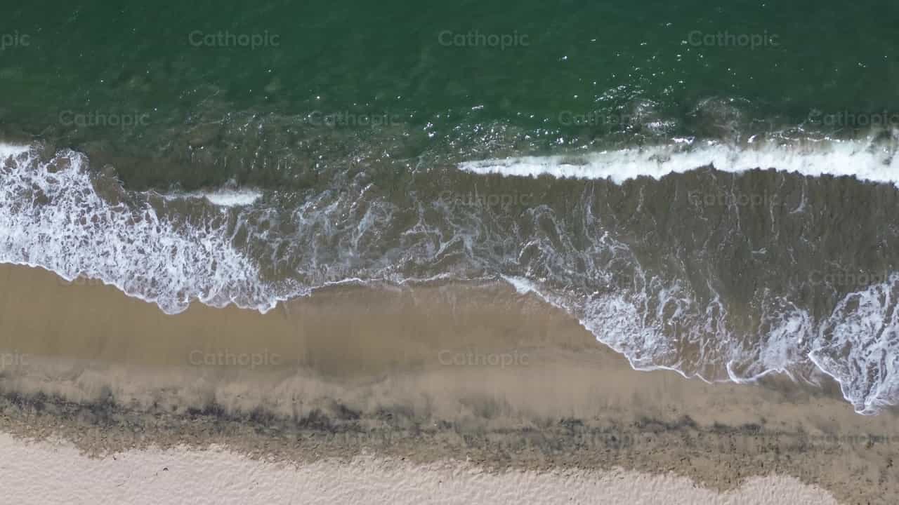 Orilla del mar - Banco de vídeos católicos - Fotografía por Frames Cristianos