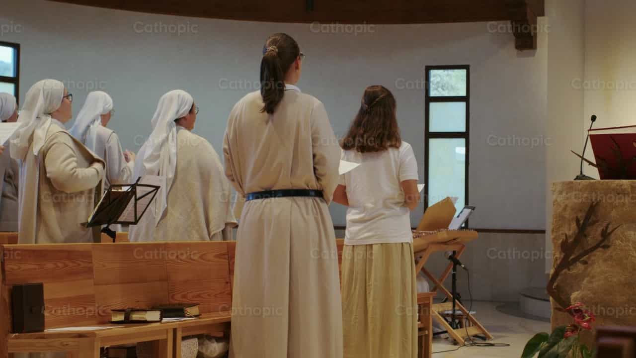 Suore agostiniane che cantano - Video stock cattolici