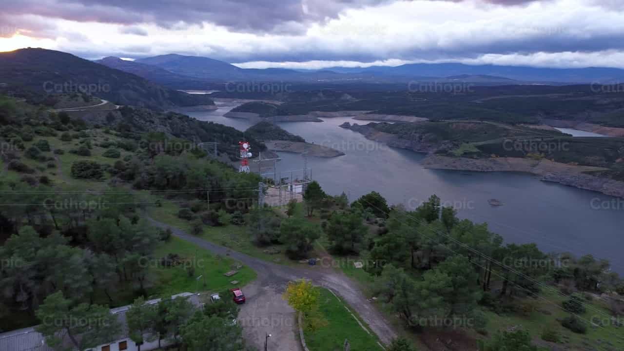 Wasserdamm - Katholische Stock-Videos - Foto von Saul Ibarra
