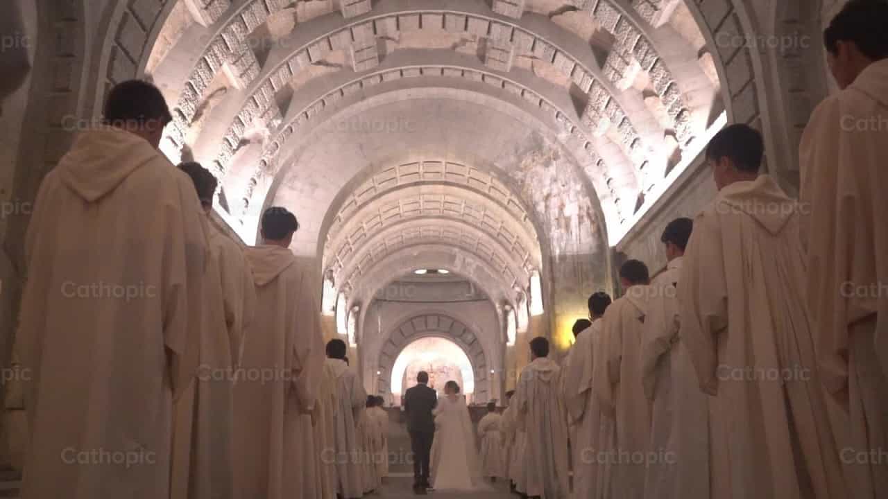 Wedding Procession - Catholic stock videos - Photo by Lupe Belmonte