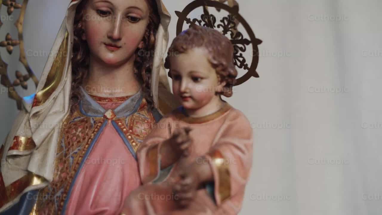 Mãe Maria com o Menino Jesus - Vídeos católicos de stock