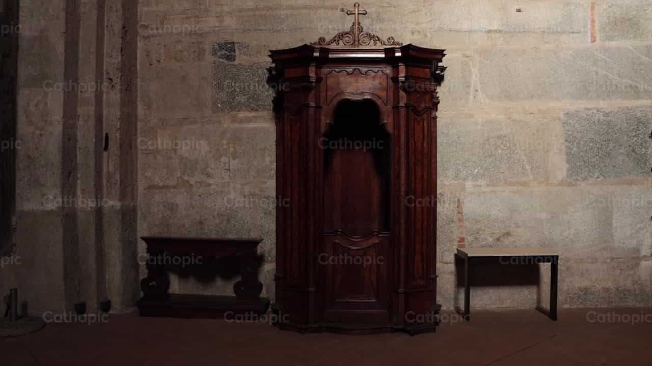 Confesionario - Banco de vídeos católicos