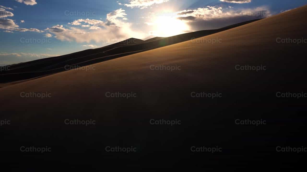 Puesta de sol en el desierto de Colorado - Banco de vídeos católicos - Fotografía por Santiago de la Hoz
