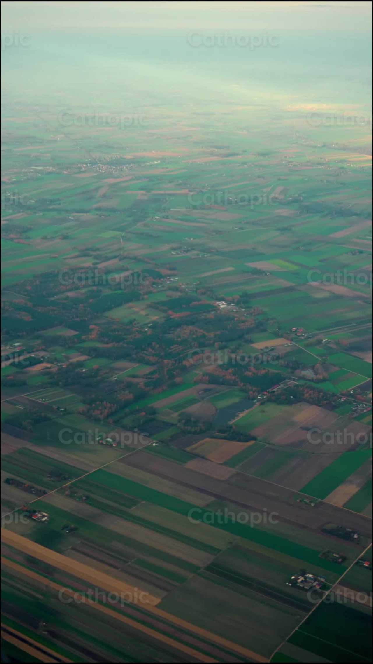 Vista desde el avion - Banco de vídeos católicos - Fotografía por Lupe Belmonte