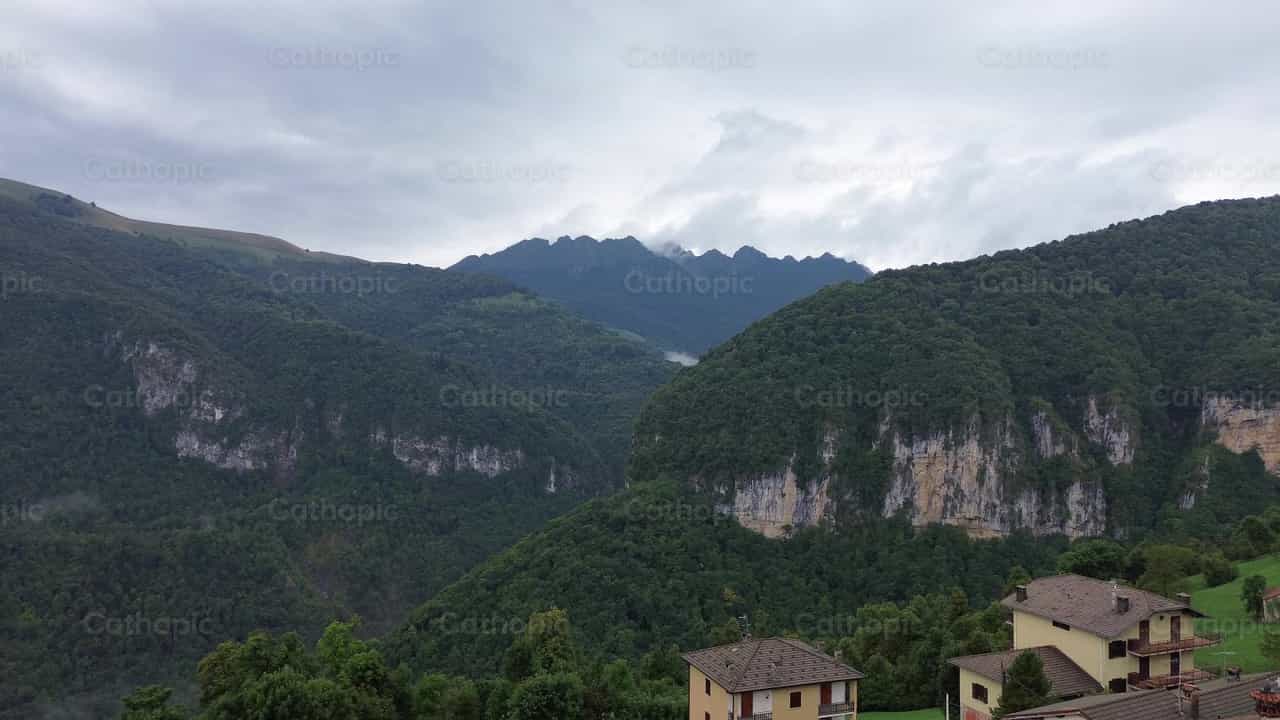 Mountains - Catholic stock videos - Photo by Frames Cristianos