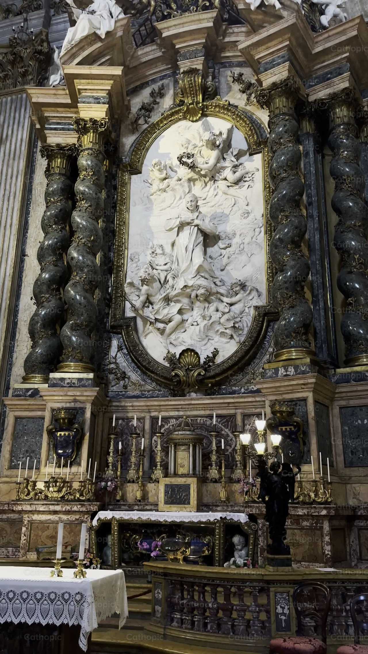 Altar de la Iglesia de San Luis Gonzaga - Banco de vídeos católicos - Fotografía por Eduardo Perdomo