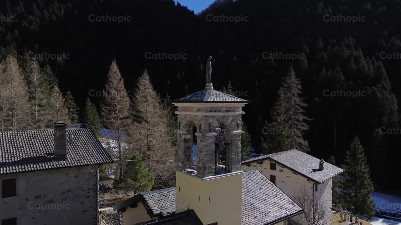 Estatua de Maria - Banco de vídeos católicos - Fotografía por Saul Ibarra