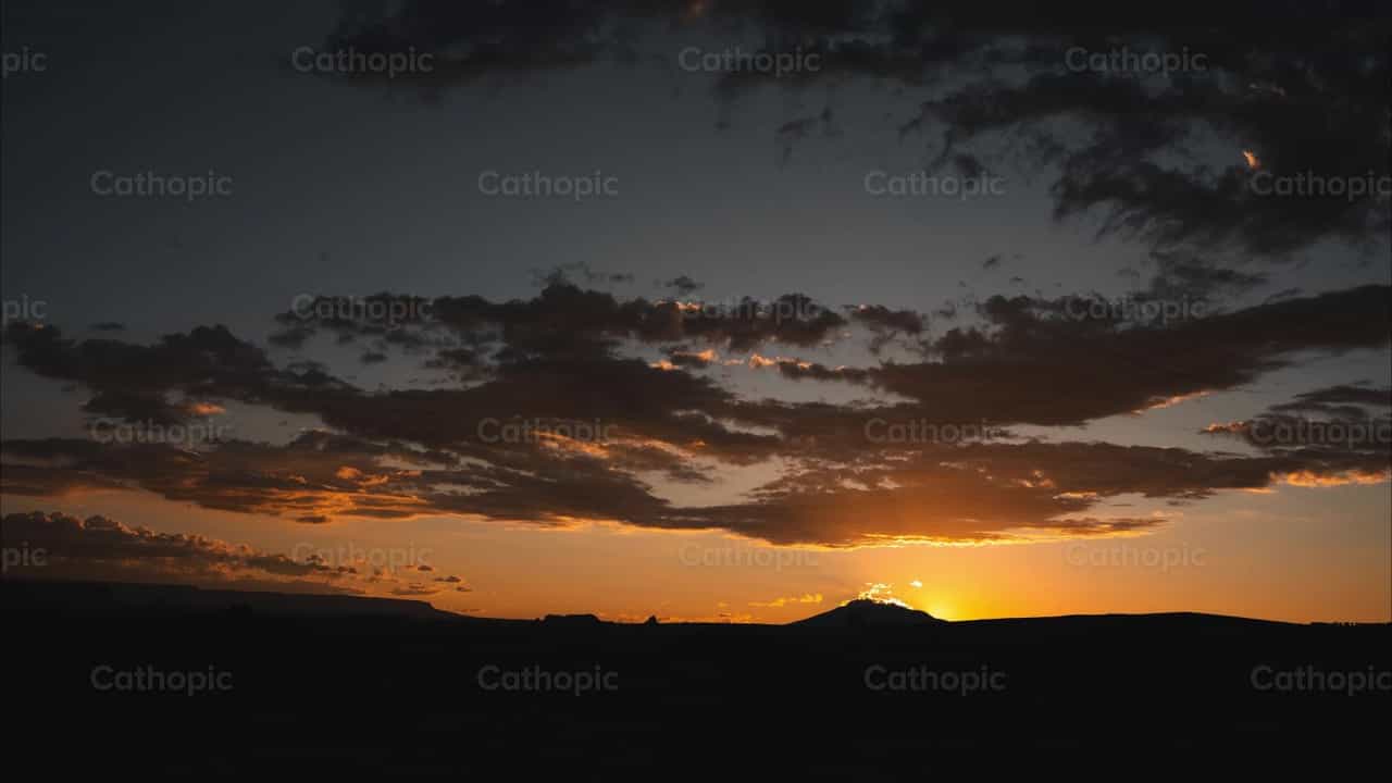 Amanecer en Monument Valley - Banco de vídeos católicos