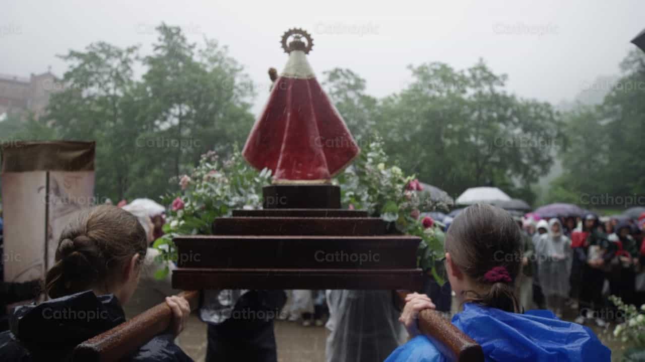 Birhen ng Covadonga - Mga Catholic stock video - Larawan ni Catholic Stuff