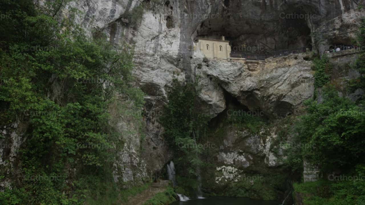 Cave of Covadonga | Cathopic