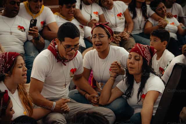 Comunidad Misionera orando - Banco de imágenes católicas - Fotografía por Andrés José Barbera Zambrano