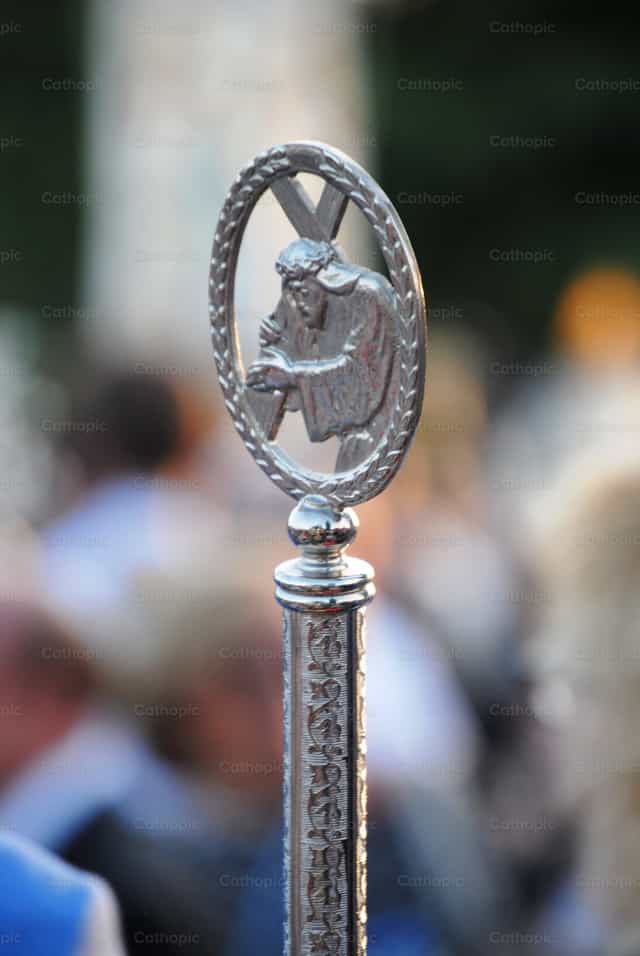 Cetro con pasión de cristo - Banco de imágenes católicas - Fotografía por marga lopez calbacho