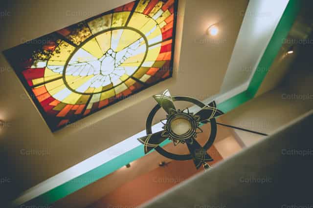 Cristo y el Espiritu Santo - Banco de imágenes católicas - Fotografía por Gaby Arévalo