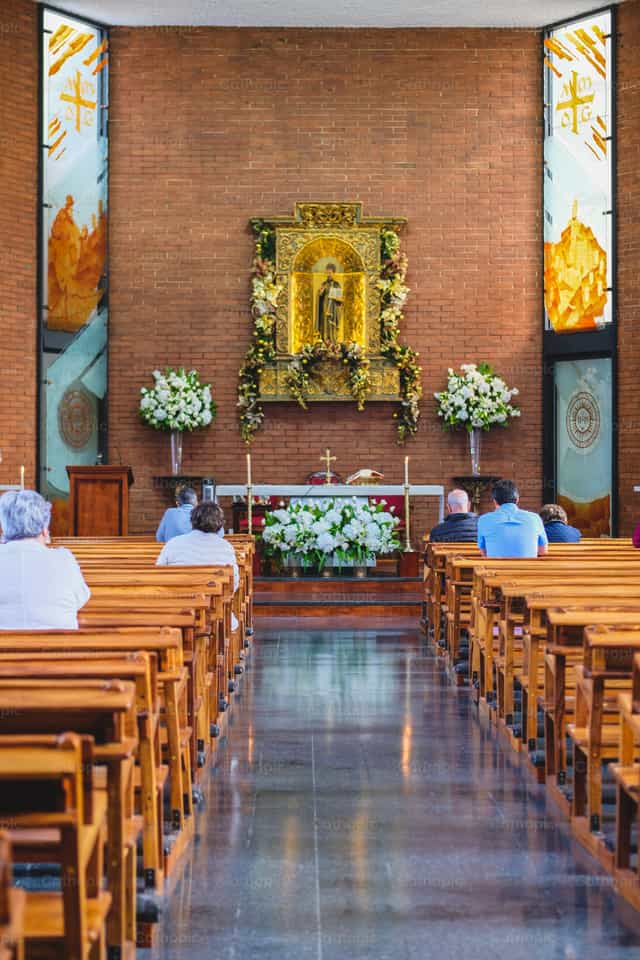 Rezar juntos el rosario - Banco de imágenes católicas