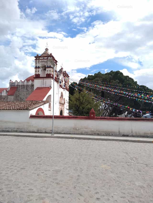 Fiesta en el templo de Mexico - Banco de imágenes católicas - Fotografía por eduardo