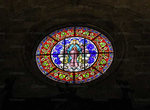 Mère en vitrail - Images catholiques de stock