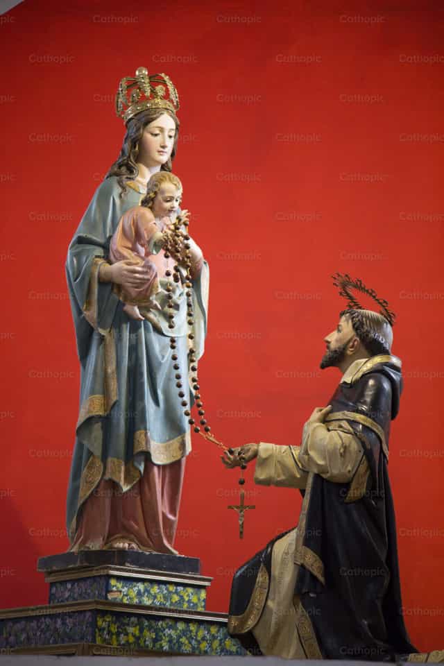 Virgem do Rosário e São Domingos - Imagens católicas de stock