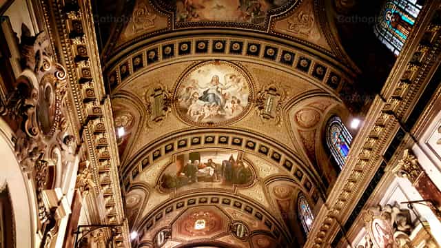 Arte sacro en la cúpula - Banco de imágenes católicas