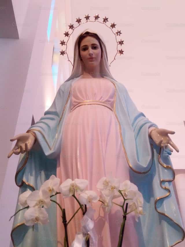 Maria, Regina della pace - Immagini stock cattoliche