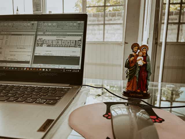 Santificando el trabajo - Banco de imágenes católicas - Fotografía por Angie Mendoza
