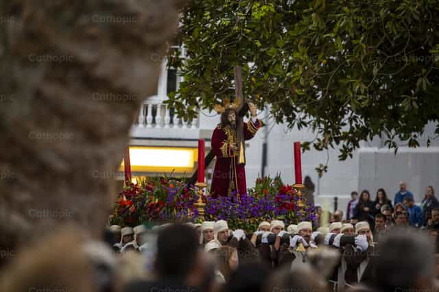 Jesus carga con nuestros pecados - Banco de imágenes católicas - Fotografía por Yandry Fernández Perdomo