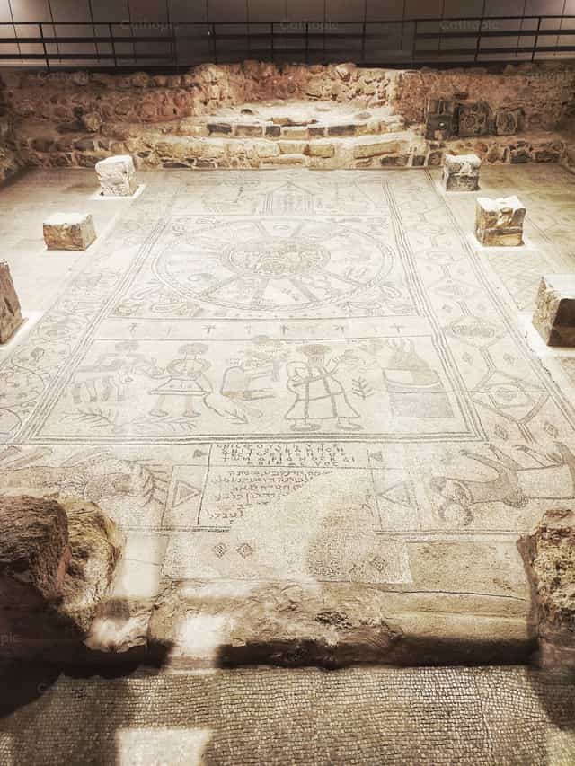 Sinagoga en Tierra Santa - Banco de imágenes católicas