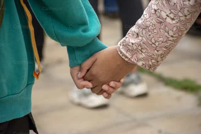 Hands - Catholic stock images - Photo by Titi Maciel Pérez