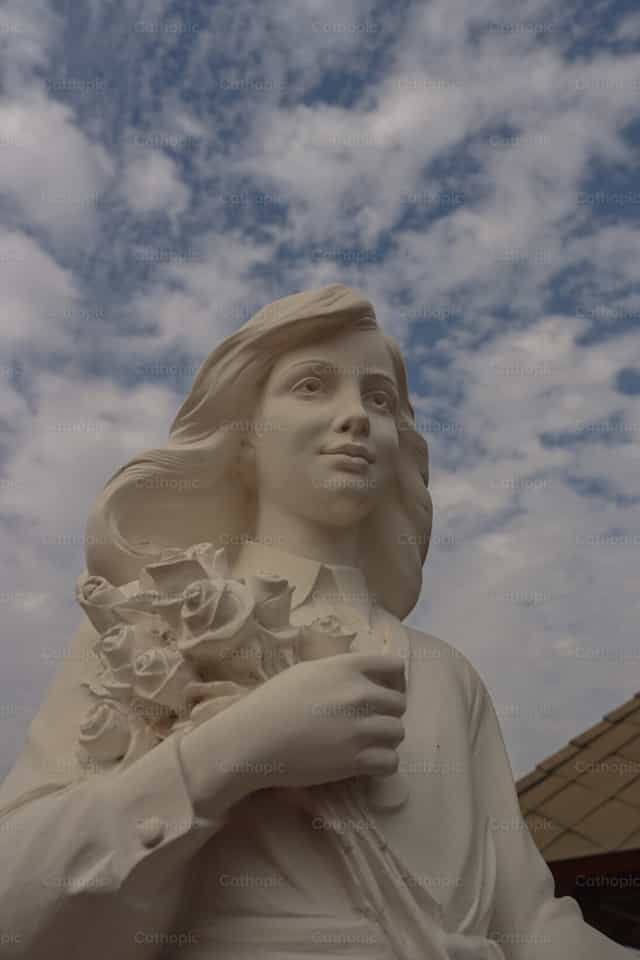Estatua de Laura Vicuña - Banco de imágenes católicas - Fotografía por Gabriela Aguilera