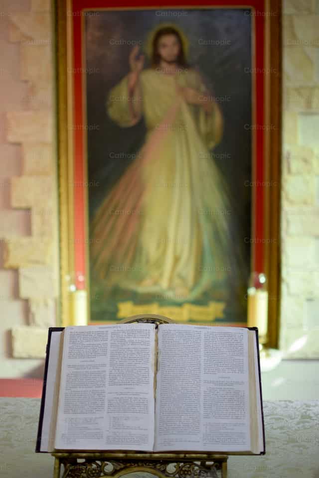 A Palavra e a Misericórdia de Deus - Imagens católicas de stock