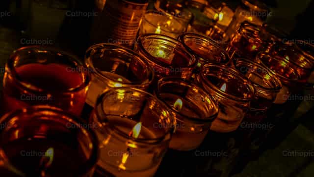 Luce di candela - Immagini stock cattoliche
