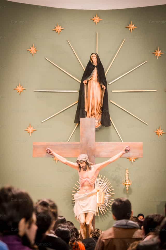 People of God worship God - Catholic stock images - Photo by melina