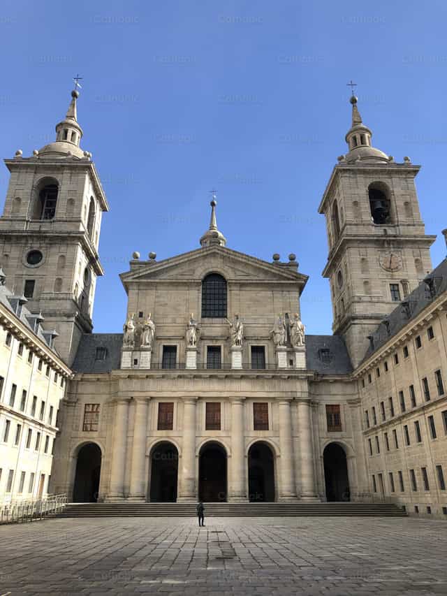 Basilika des heiligen Laurentius von El Escorial - Katholische Stockfotos