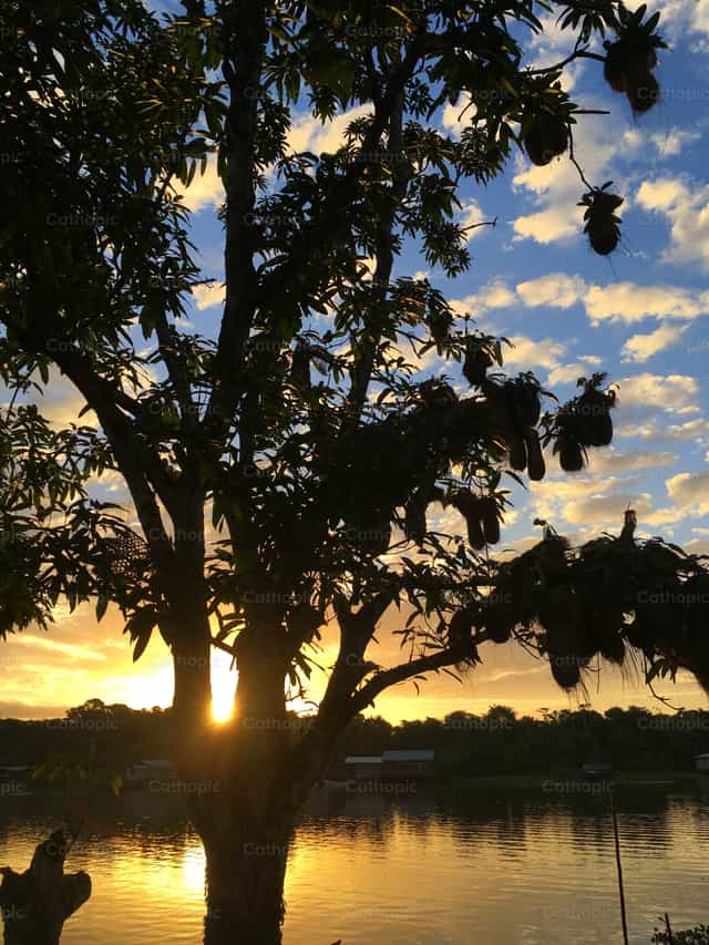 Paisagem ao nascer do sol - Imagens católicas de stock